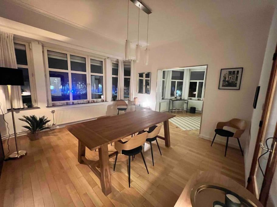 Bellevue - Grand Appartement Pour 5 Sur Les Quais De La Meuse Liege Bagian luar foto