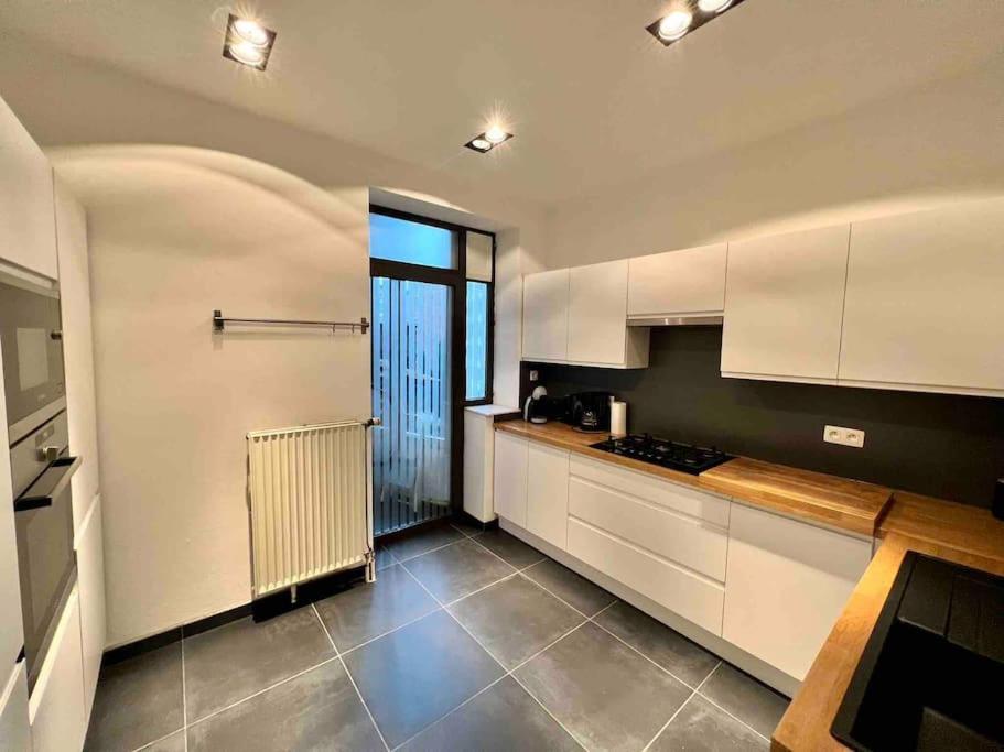 Bellevue - Grand Appartement Pour 5 Sur Les Quais De La Meuse Liege Bagian luar foto