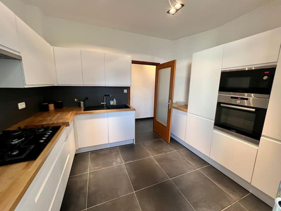 Bellevue - Grand Appartement Pour 5 Sur Les Quais De La Meuse Liege Bagian luar foto