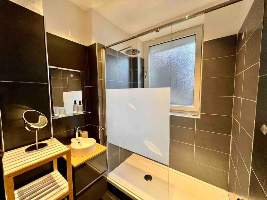 Bellevue - Grand Appartement Pour 5 Sur Les Quais De La Meuse Liege Bagian luar foto