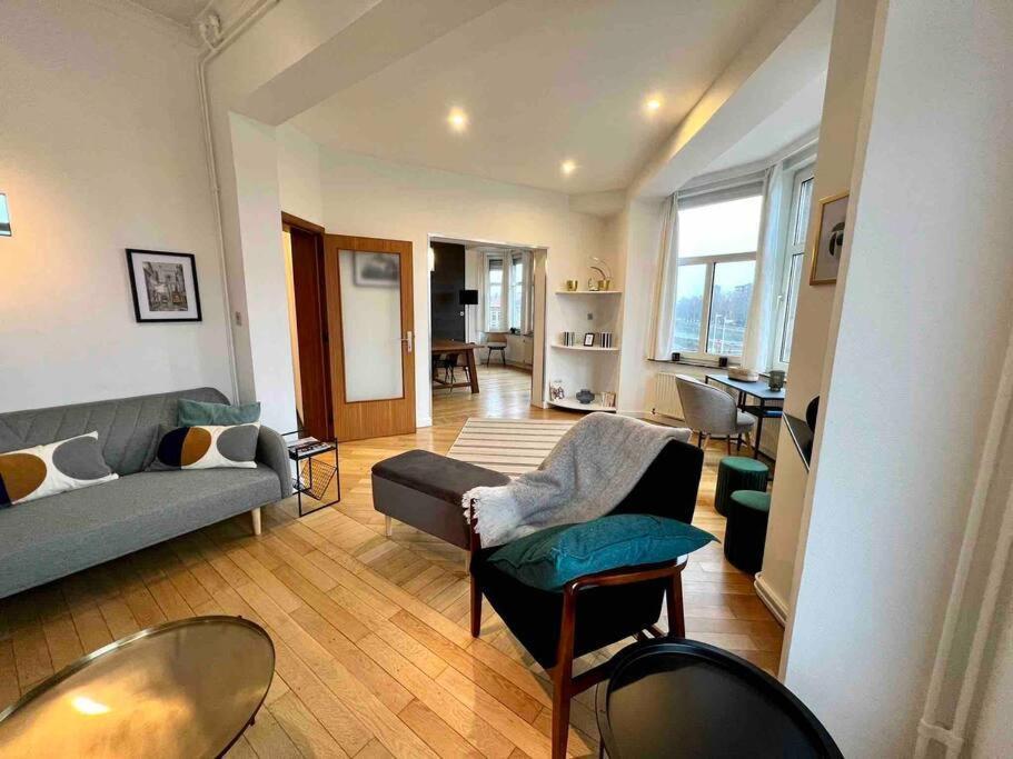Bellevue - Grand Appartement Pour 5 Sur Les Quais De La Meuse Liege Bagian luar foto