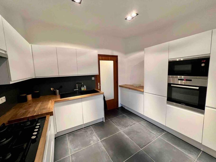 Bellevue - Grand Appartement Pour 5 Sur Les Quais De La Meuse Liege Bagian luar foto