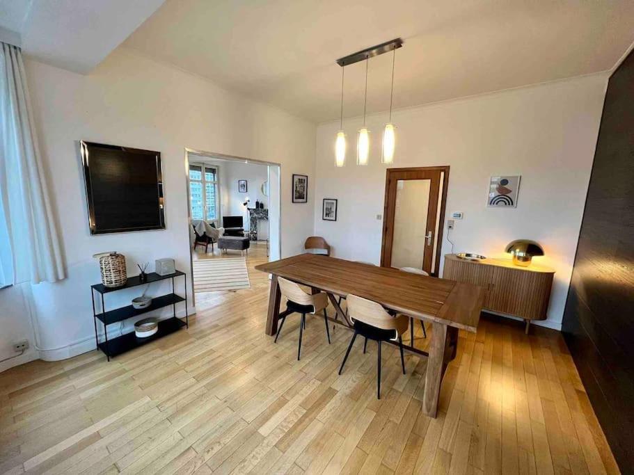 Bellevue - Grand Appartement Pour 5 Sur Les Quais De La Meuse Liege Bagian luar foto