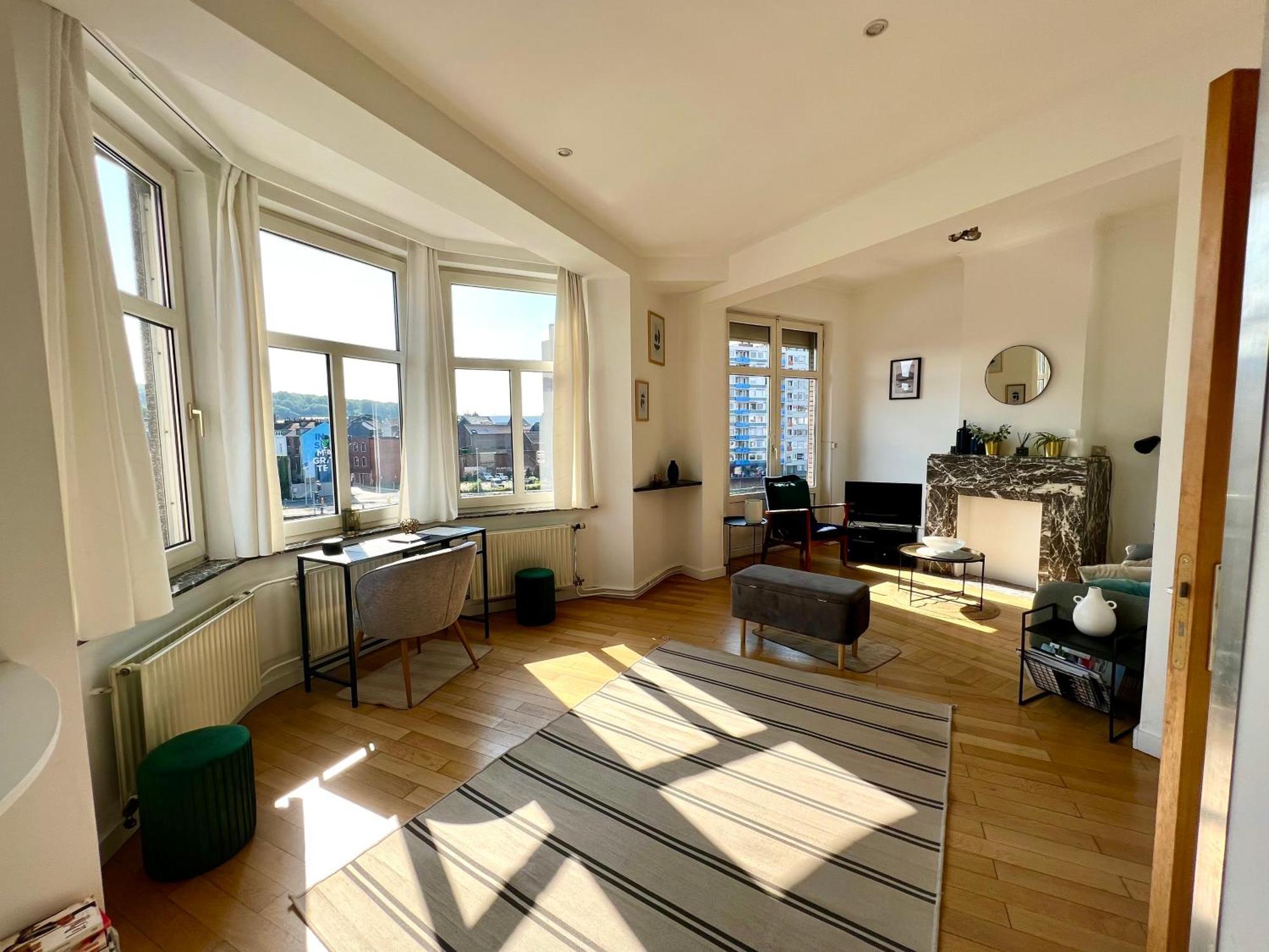 Bellevue - Grand Appartement Pour 5 Sur Les Quais De La Meuse Liege Bagian luar foto